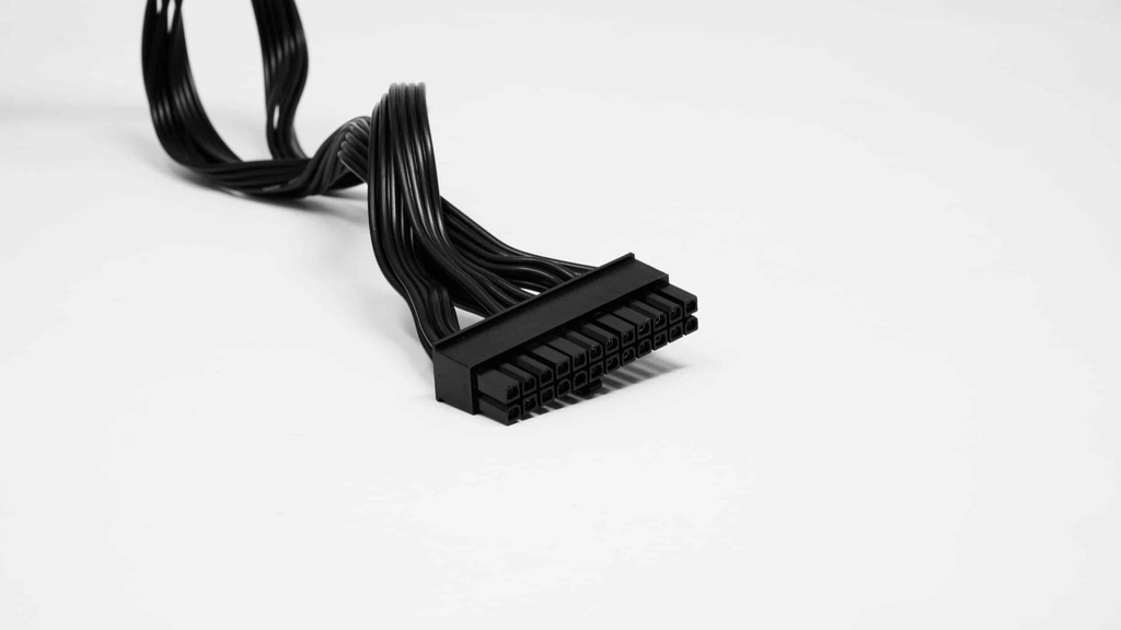 Fuente                                                                                                                                                                                                           De Poder Gamer Naceb Na-0626 800w 80 Plus Bronze - Conectores: 1x 20+4pin - 2x 8pin (p4+p4) - 3x Pcie 6+2p - 4x Molex - 6xsata